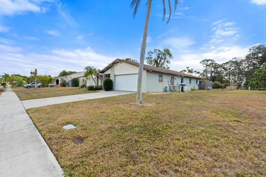 For Sale: $365,000 (4 beds, 2 baths, 2320 Square Feet)