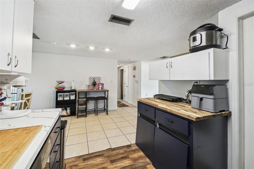 For Sale: $255,000 (2 beds, 2 baths, 1087 Square Feet)