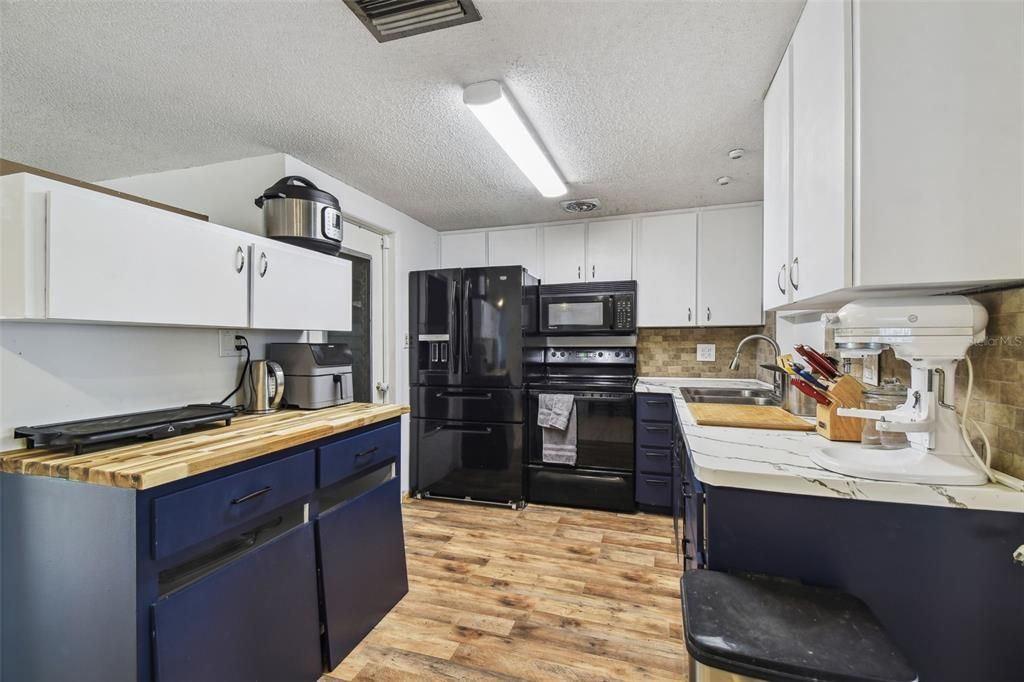 For Sale: $255,000 (2 beds, 2 baths, 1087 Square Feet)