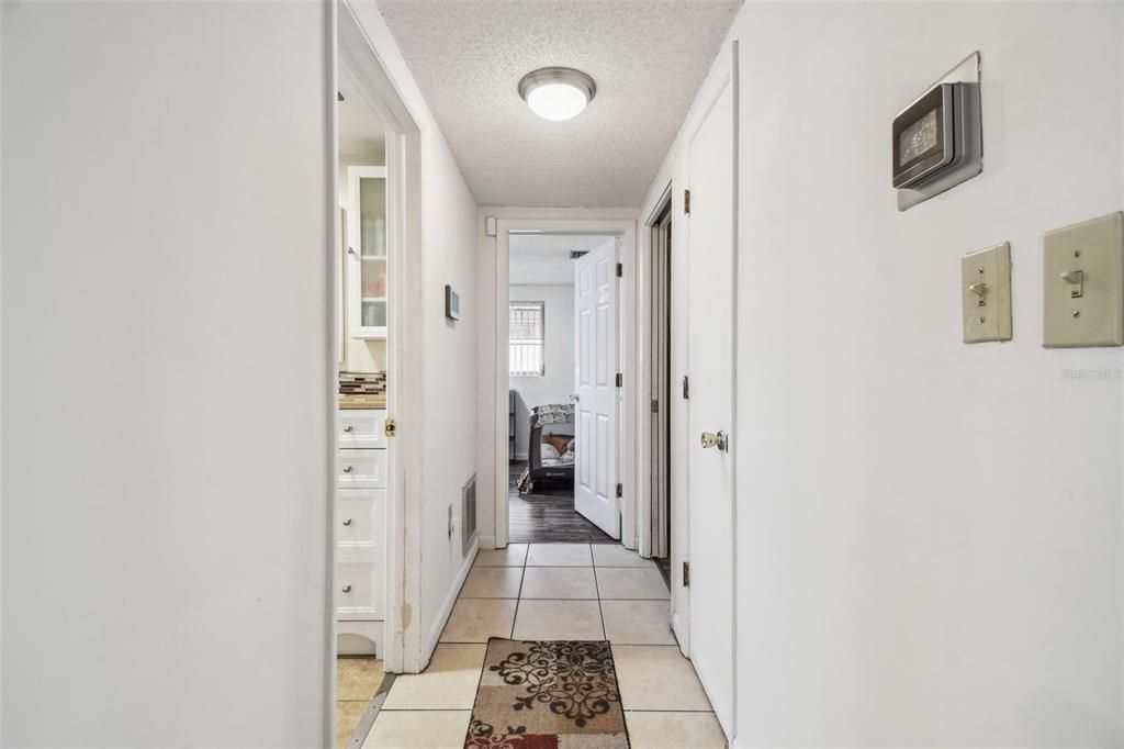 For Sale: $255,000 (2 beds, 2 baths, 1087 Square Feet)