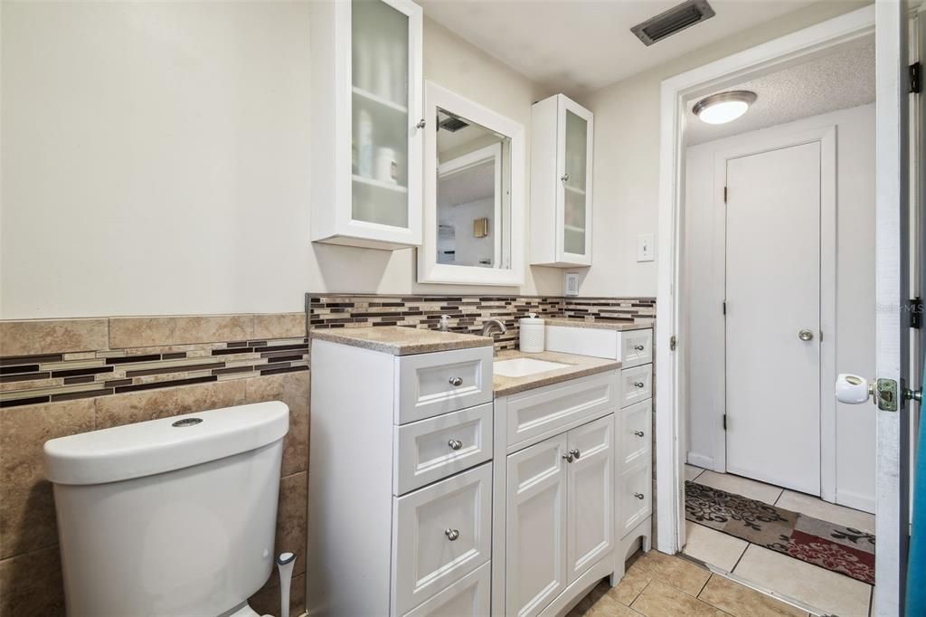 For Sale: $255,000 (2 beds, 2 baths, 1087 Square Feet)