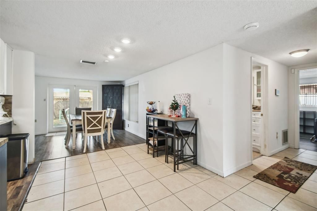 For Sale: $255,000 (2 beds, 2 baths, 1087 Square Feet)