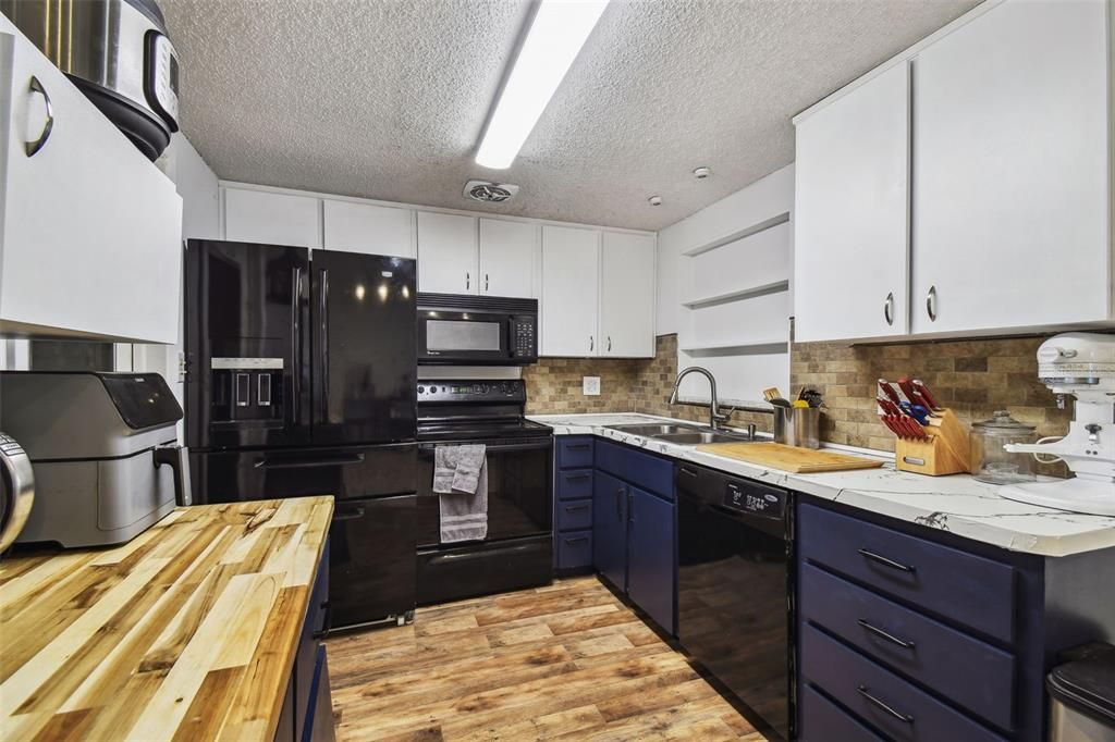 For Sale: $255,000 (2 beds, 2 baths, 1087 Square Feet)