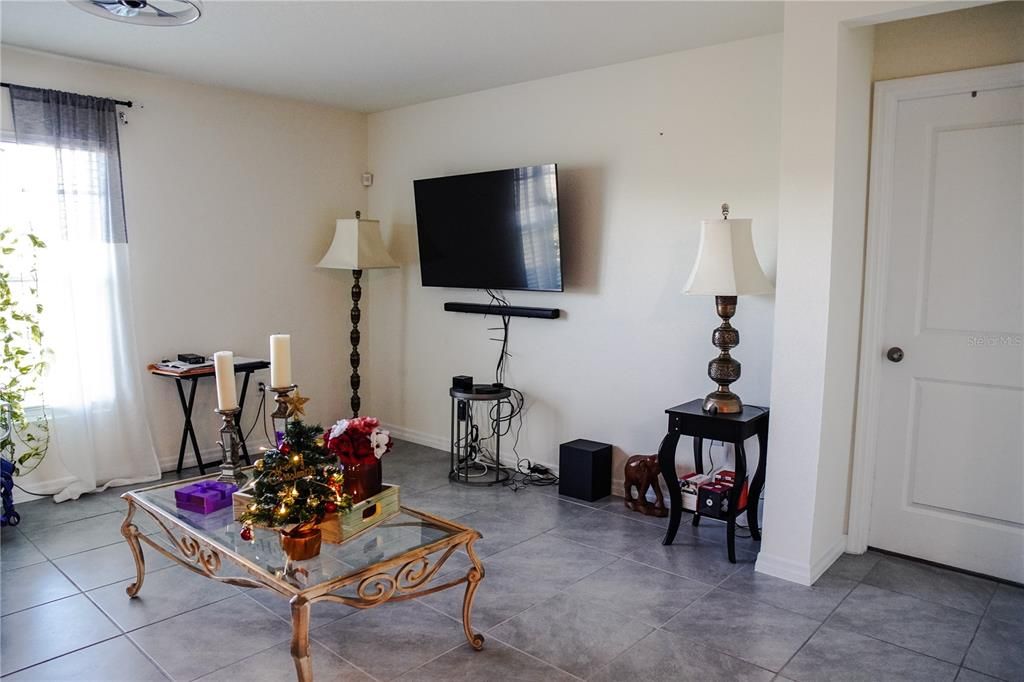 For Sale: $324,900 (4 beds, 2 baths, 1828 Square Feet)