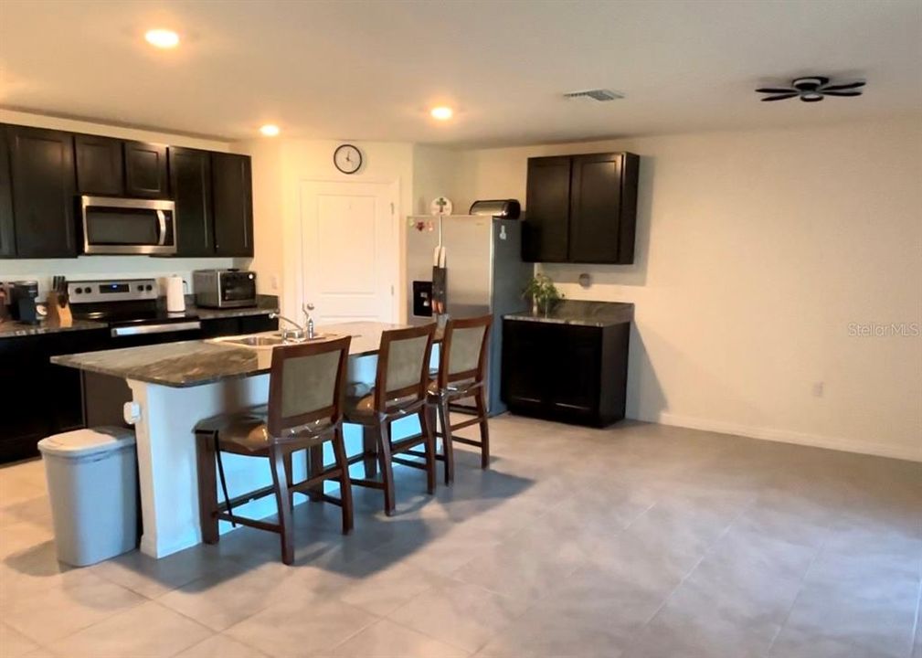 For Sale: $324,900 (4 beds, 2 baths, 1828 Square Feet)