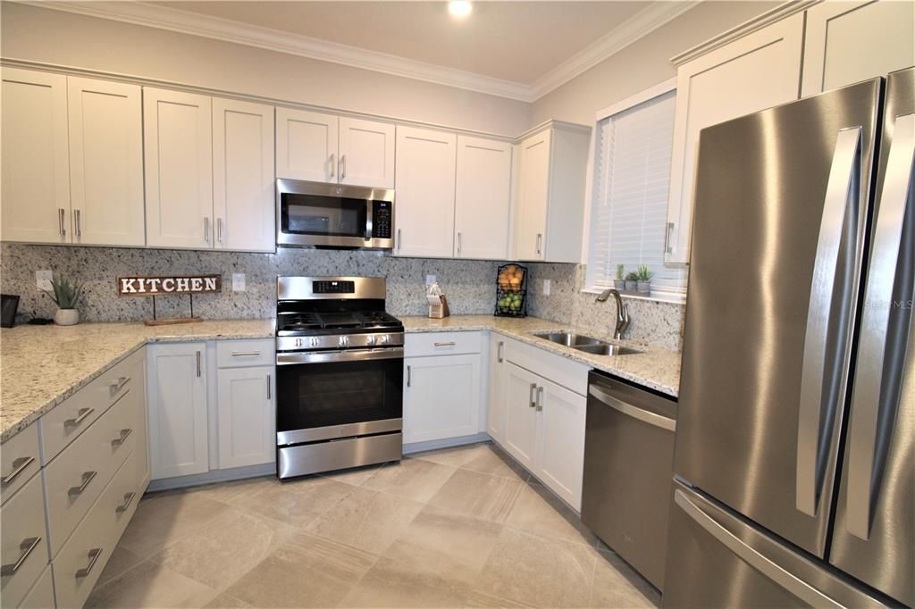 For Sale: $315,000 (2 beds, 2 baths, 1469 Square Feet)