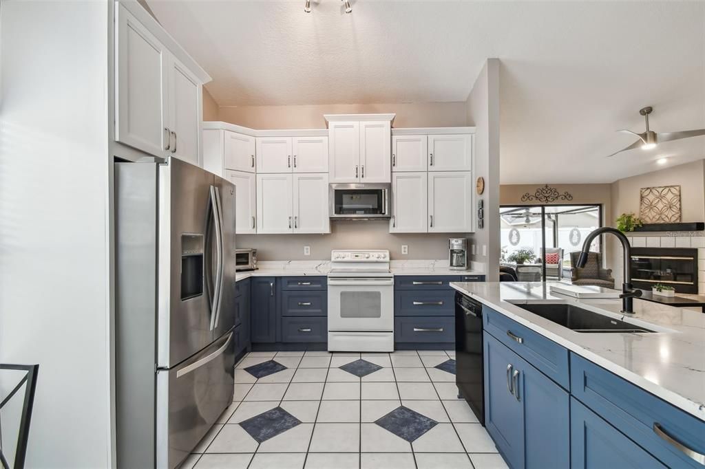 For Sale: $475,000 (3 beds, 2 baths, 1388 Square Feet)