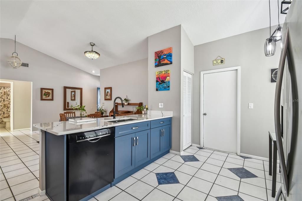 For Sale: $475,000 (3 beds, 2 baths, 1388 Square Feet)