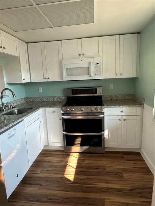 For Rent: $1,750 (2 beds, 2 baths, 945 Square Feet)