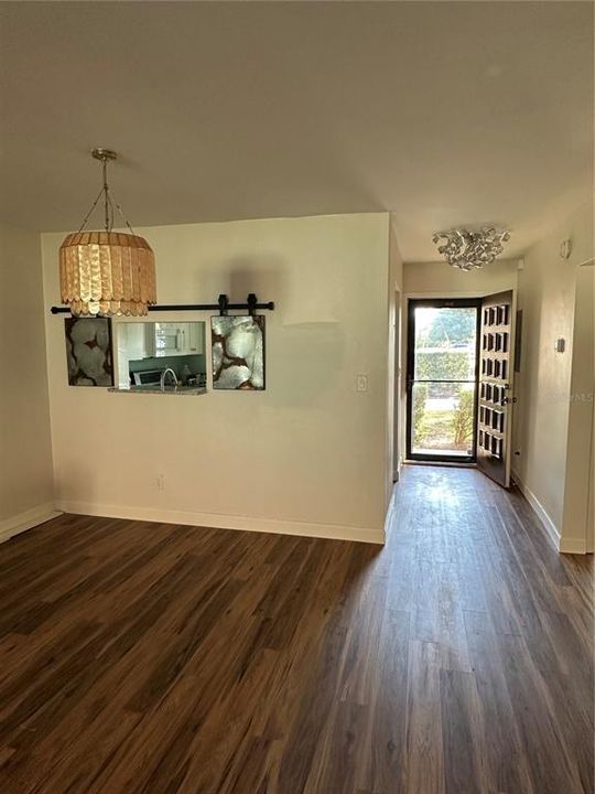 For Rent: $1,750 (2 beds, 2 baths, 945 Square Feet)