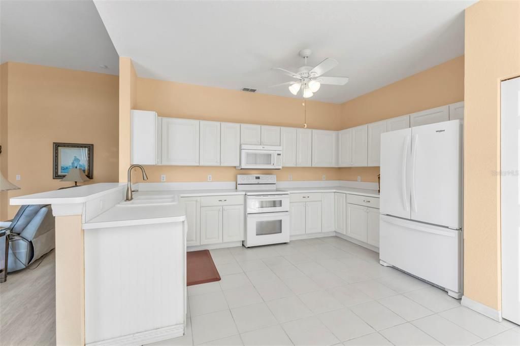 For Sale: $359,000 (2 beds, 2 baths, 1661 Square Feet)