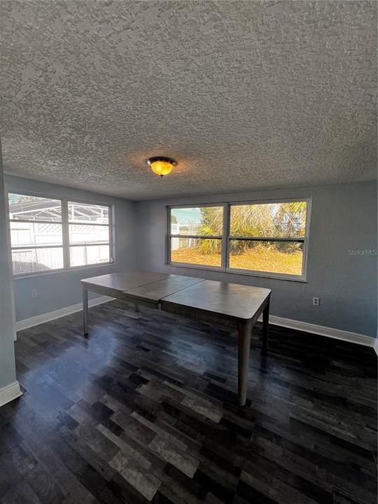 For Rent: $1,825 (3 beds, 1 baths, 936 Square Feet)