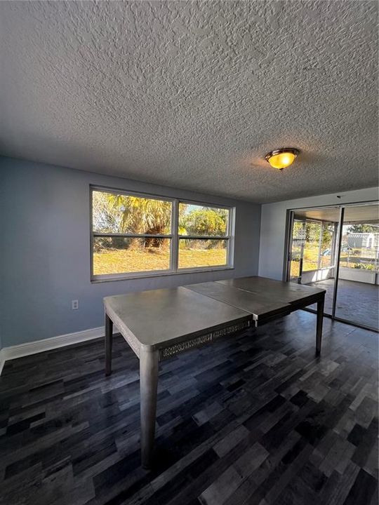 For Rent: $1,825 (3 beds, 1 baths, 936 Square Feet)