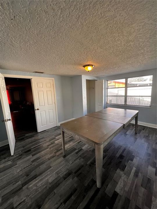 For Rent: $1,825 (3 beds, 1 baths, 936 Square Feet)