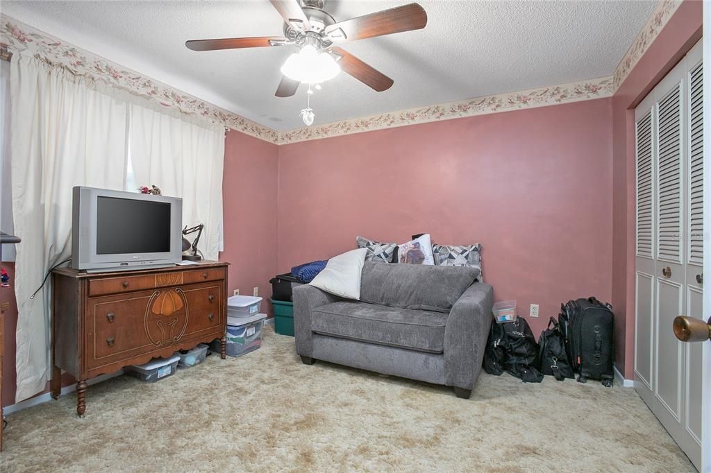 For Sale: $173,000 (2 beds, 2 baths, 1063 Square Feet)