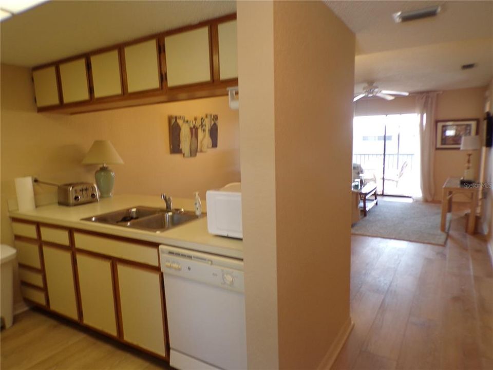 For Rent: $2,700 (2 beds, 2 baths, 893 Square Feet)