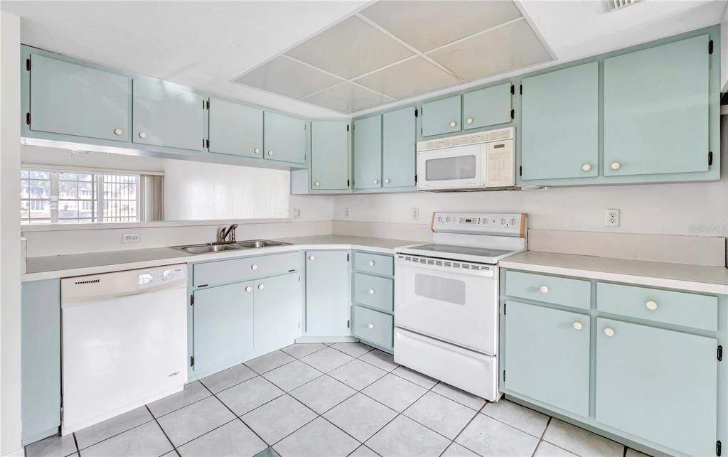 For Sale: $245,000 (3 beds, 2 baths, 1348 Square Feet)