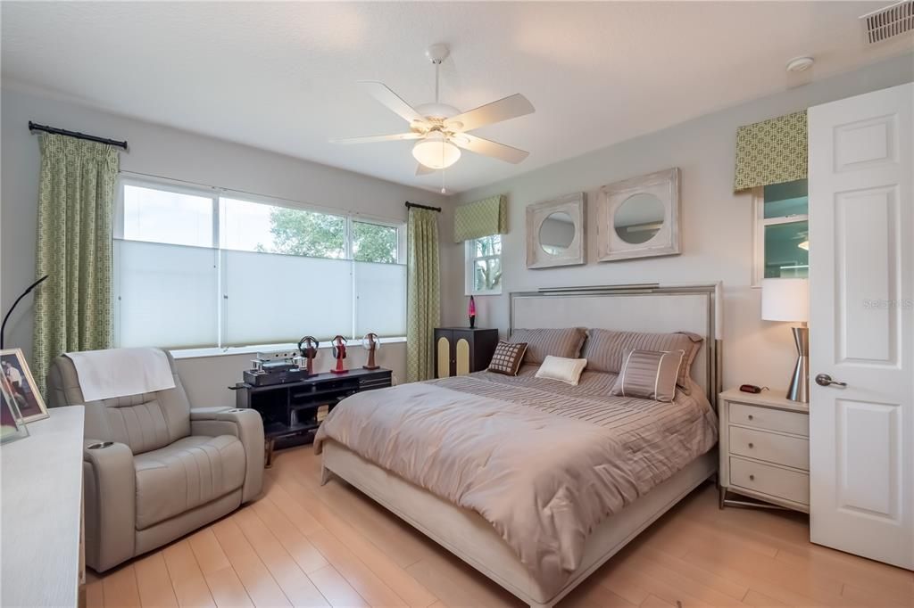 For Sale: $369,957 (2 beds, 2 baths, 1822 Square Feet)