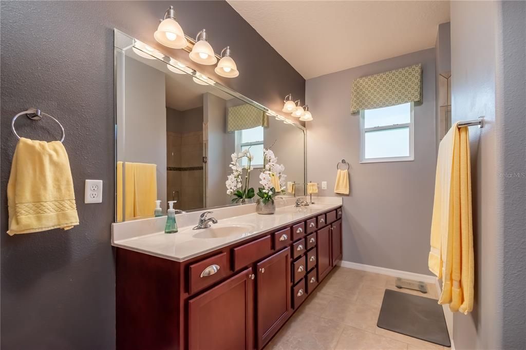 For Sale: $369,957 (2 beds, 2 baths, 1822 Square Feet)