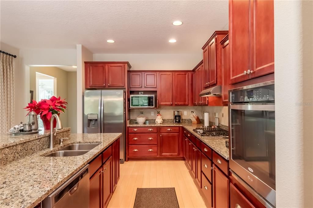 For Sale: $369,957 (2 beds, 2 baths, 1822 Square Feet)