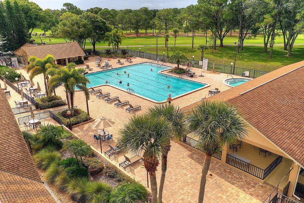 HL Clubhouse Pool, Jacuzzi