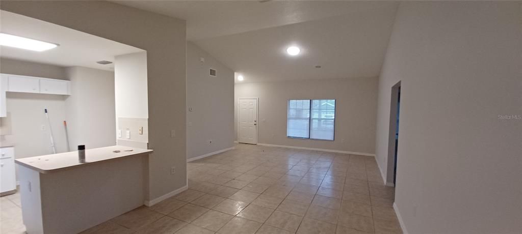 For Rent: $1,800 (3 beds, 2 baths, 1427 Square Feet)