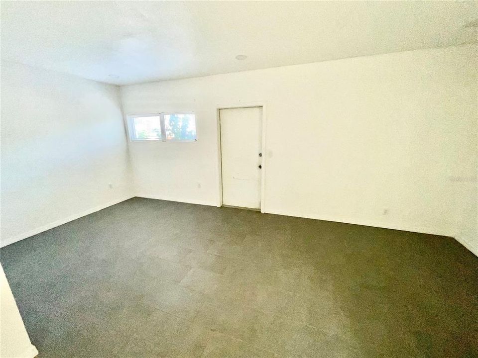 For Rent: $1,700 (32 beds, 1 baths, 920 Square Feet)