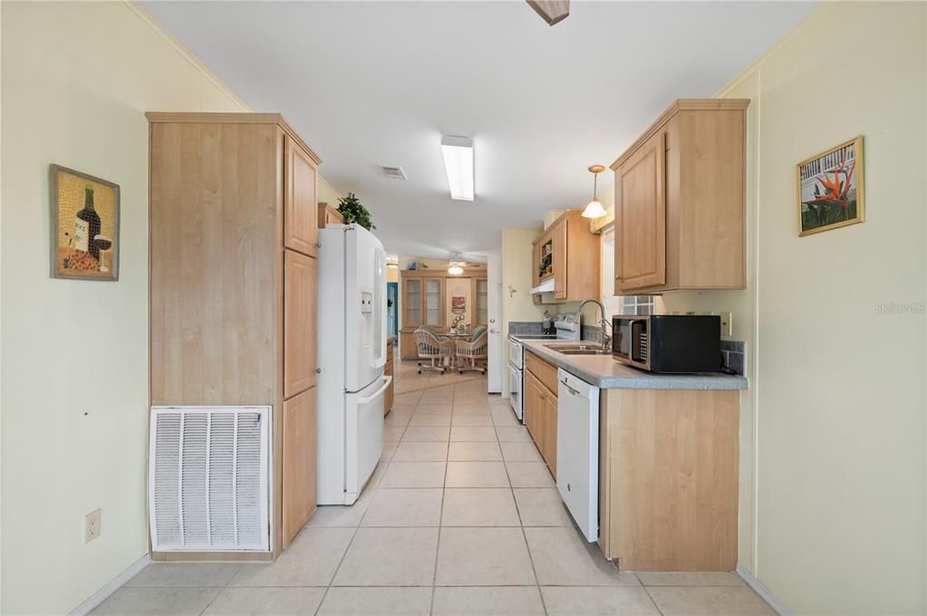 For Sale: $205,000 (3 beds, 2 baths, 1350 Square Feet)