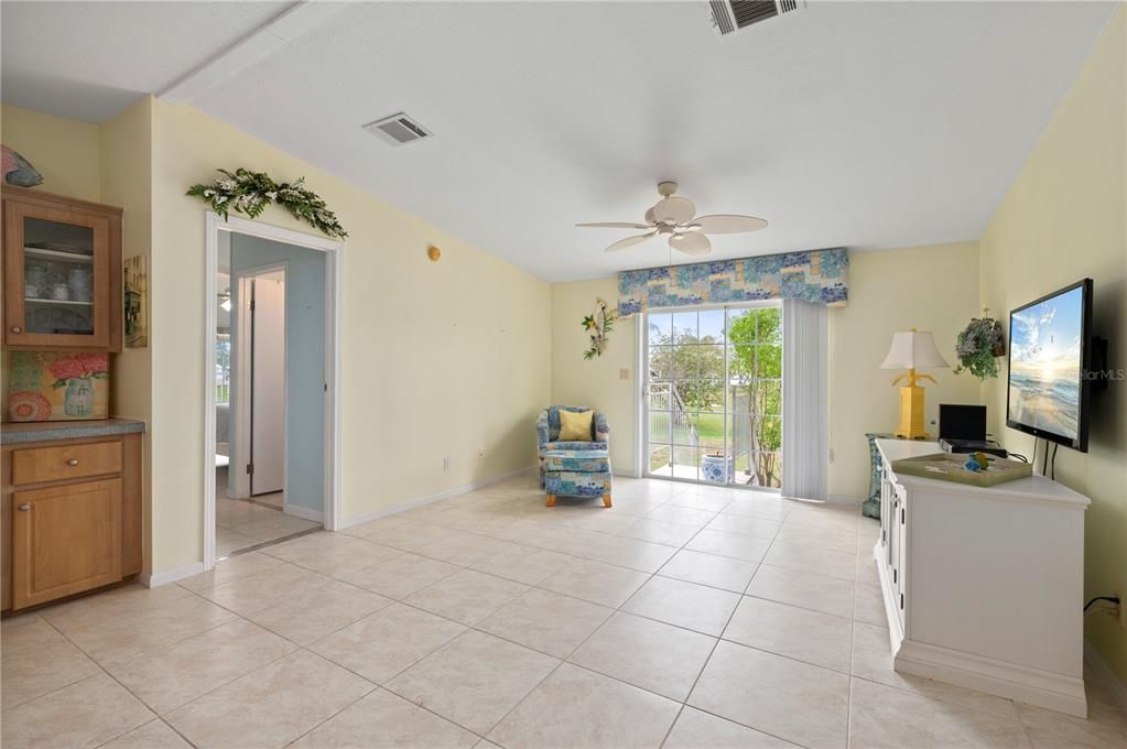 For Sale: $205,000 (3 beds, 2 baths, 1350 Square Feet)