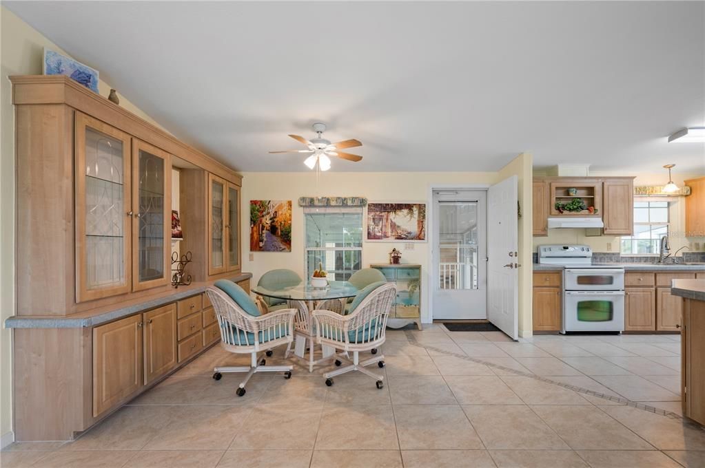 Dinning room , Built in hutch