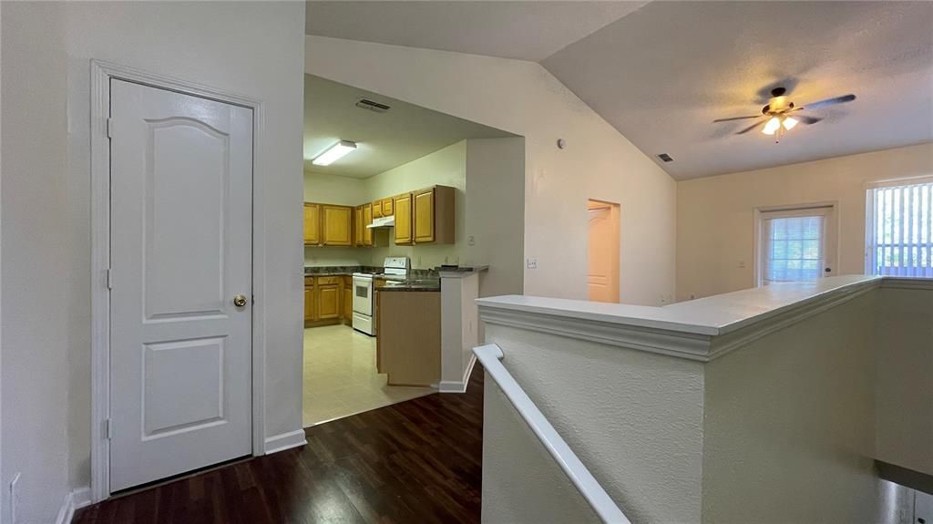 For Sale: $165,000 (1 beds, 1 baths, 951 Square Feet)