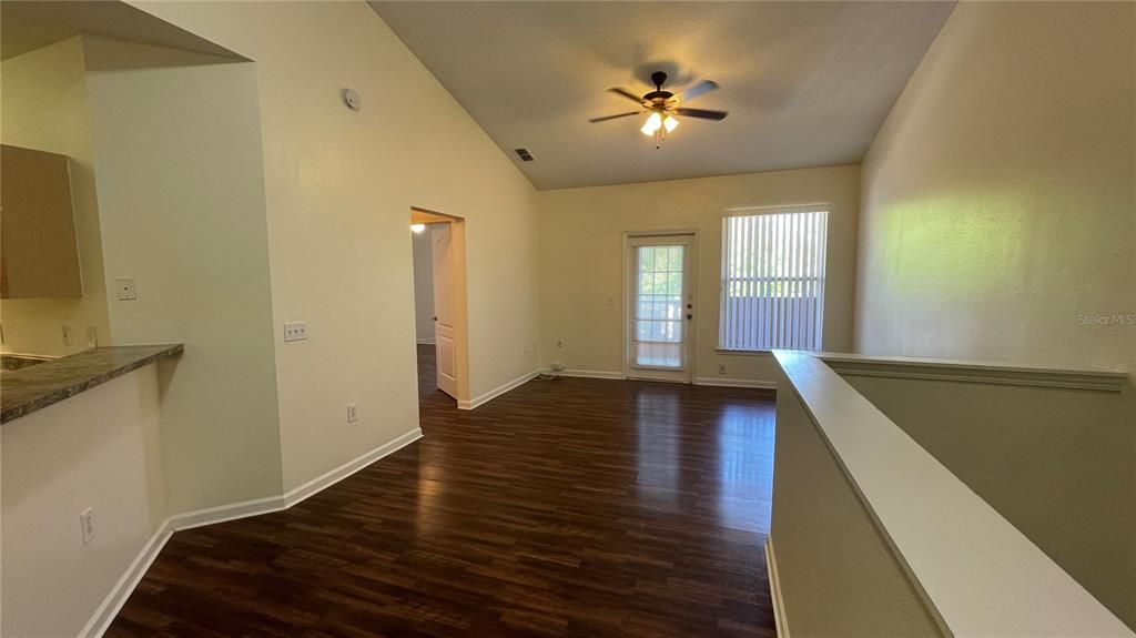 For Sale: $165,000 (1 beds, 1 baths, 951 Square Feet)