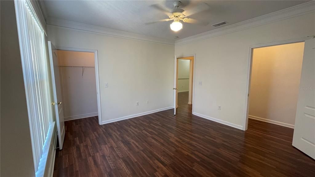 For Sale: $165,000 (1 beds, 1 baths, 951 Square Feet)