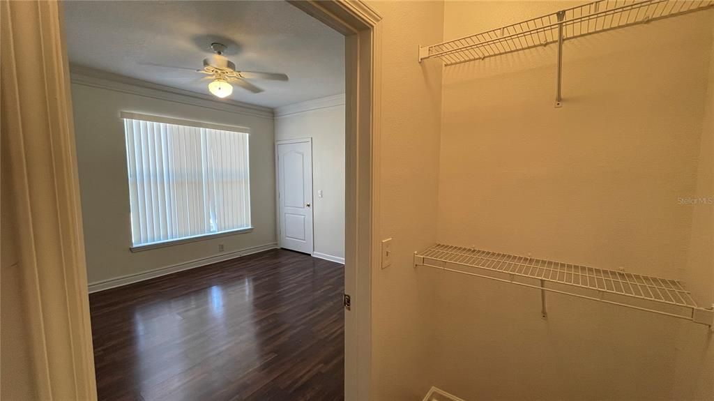 For Sale: $165,000 (1 beds, 1 baths, 951 Square Feet)