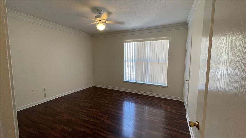 For Sale: $165,000 (1 beds, 1 baths, 951 Square Feet)