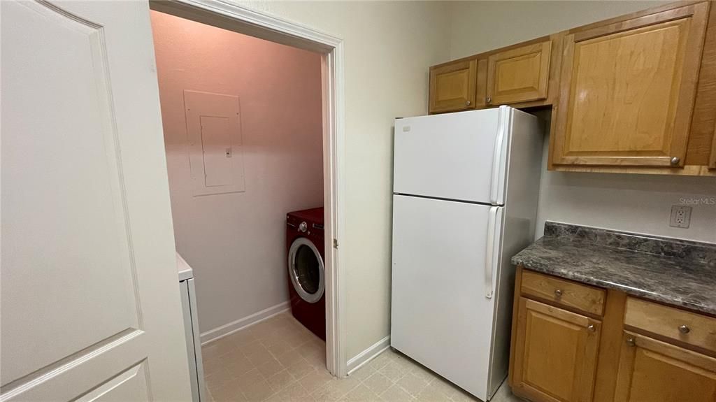 For Sale: $165,000 (1 beds, 1 baths, 951 Square Feet)