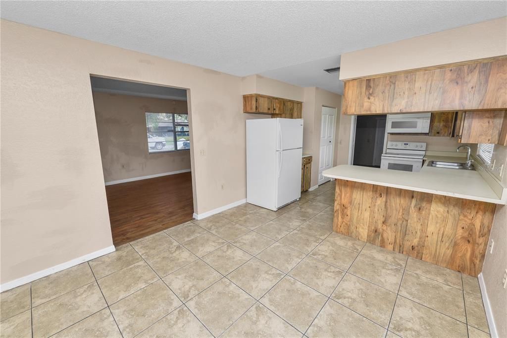 For Sale: $249,000 (3 beds, 2 baths, 1316 Square Feet)