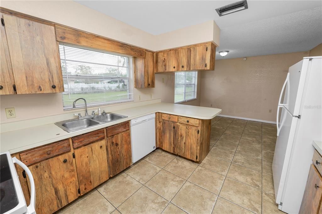 For Sale: $249,000 (3 beds, 2 baths, 1316 Square Feet)