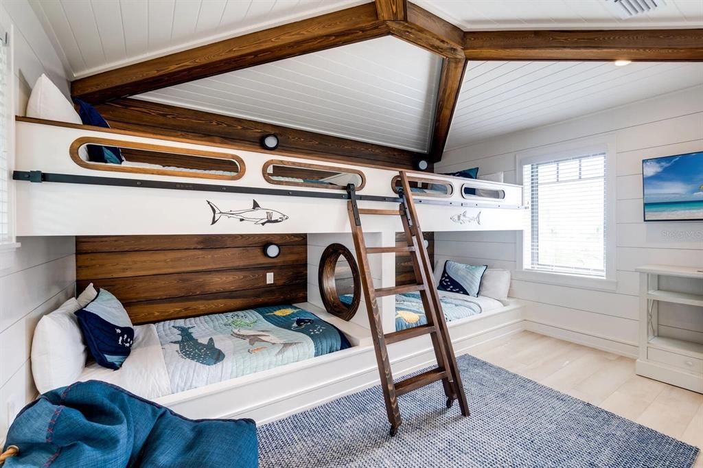 For Sale: $10,000,000 (9 beds, 9 baths, 3994 Square Feet)