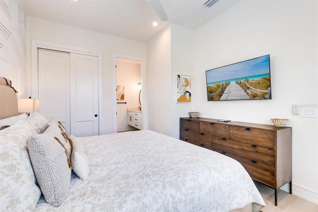 For Sale: $10,000,000 (9 beds, 9 baths, 3994 Square Feet)