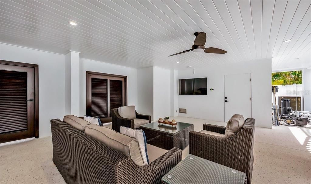 For Sale: $10,000,000 (9 beds, 9 baths, 3994 Square Feet)