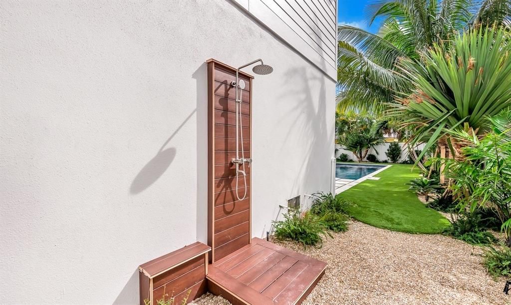 For Sale: $10,000,000 (9 beds, 9 baths, 3994 Square Feet)