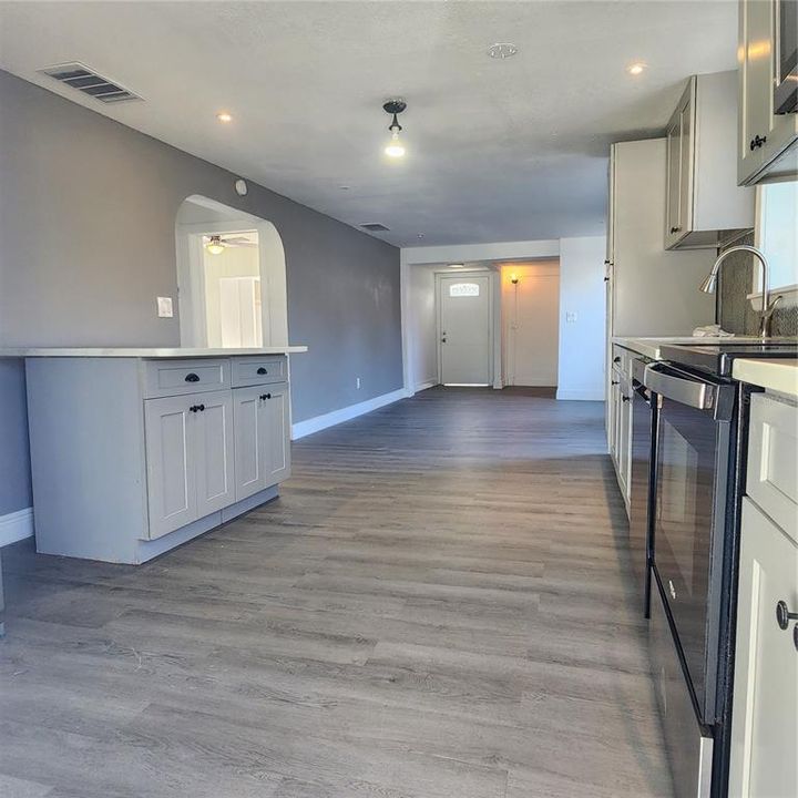 For Sale: $234,900 (2 beds, 2 baths, 840 Square Feet)