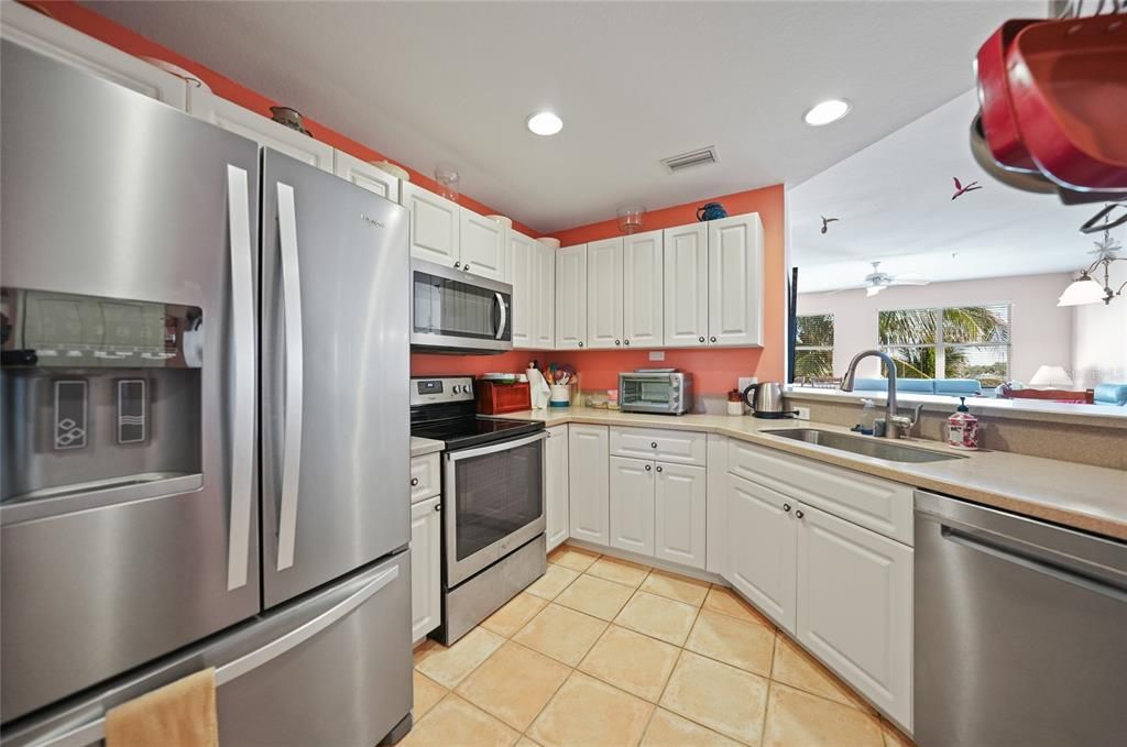 For Sale: $275,000 (2 beds, 2 baths, 1351 Square Feet)