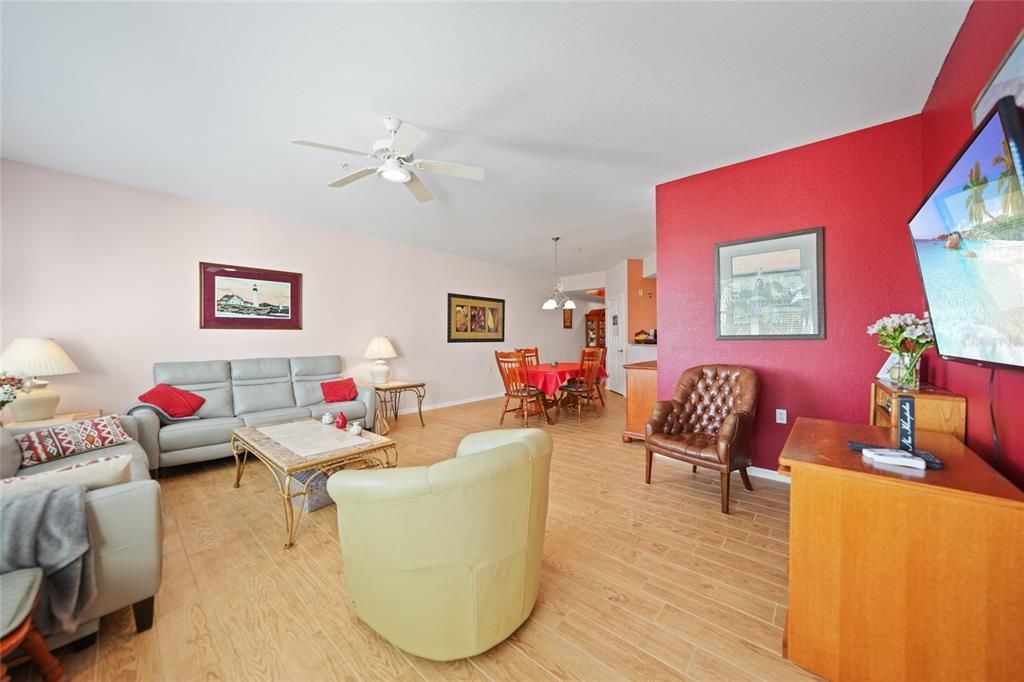 For Sale: $275,000 (2 beds, 2 baths, 1351 Square Feet)