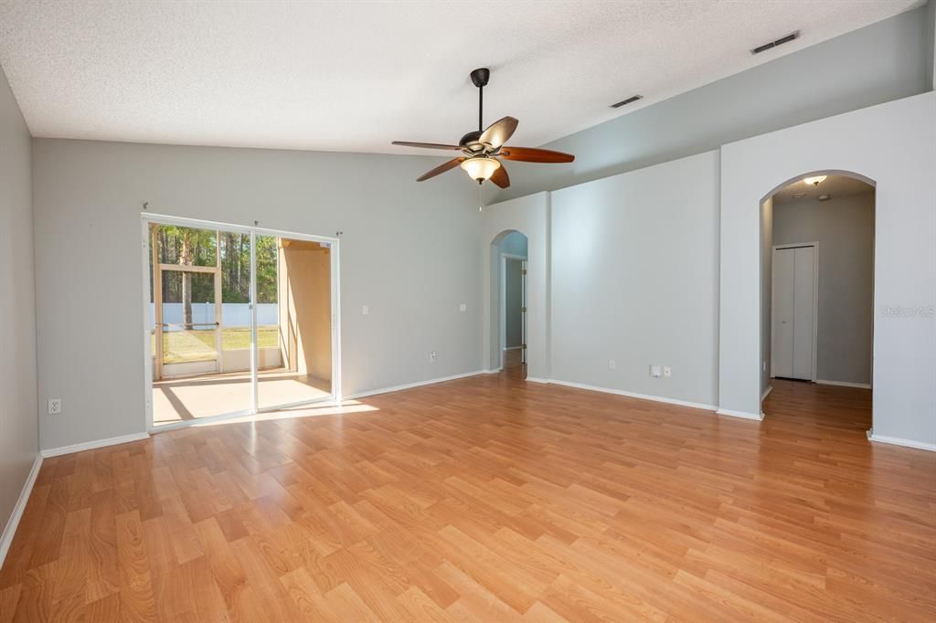 For Sale: $389,990 (3 beds, 2 baths, 1484 Square Feet)