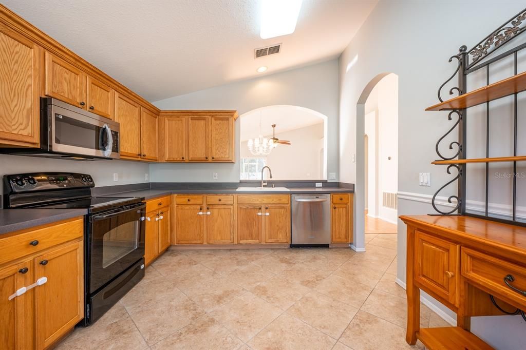 For Sale: $389,990 (3 beds, 2 baths, 1484 Square Feet)