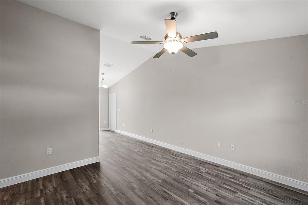 For Sale: $239,900 (3 beds, 2 baths, 1138 Square Feet)