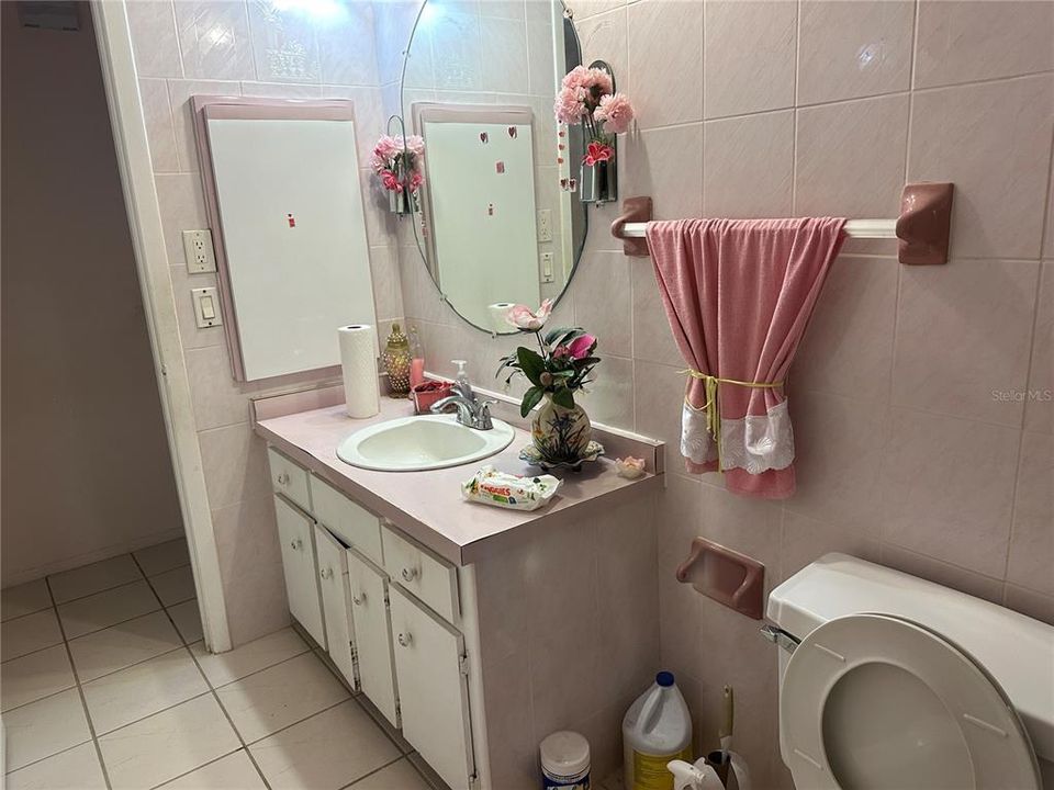 2nd bathroom