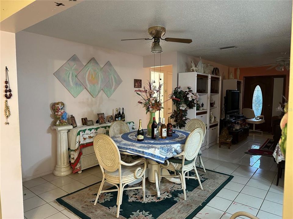 Dinette area between master and 2nd bedroom